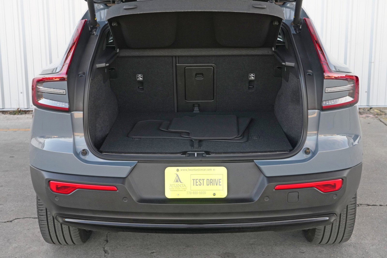 Used 2023 Volvo C40 P8 Recharge Ultimate image 9