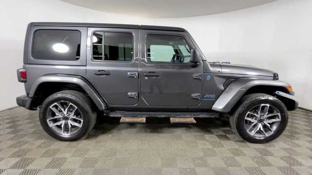 Used 2024 Jeep Wrangler Unlimited w/ Convenience Group AWD/4WD image 3