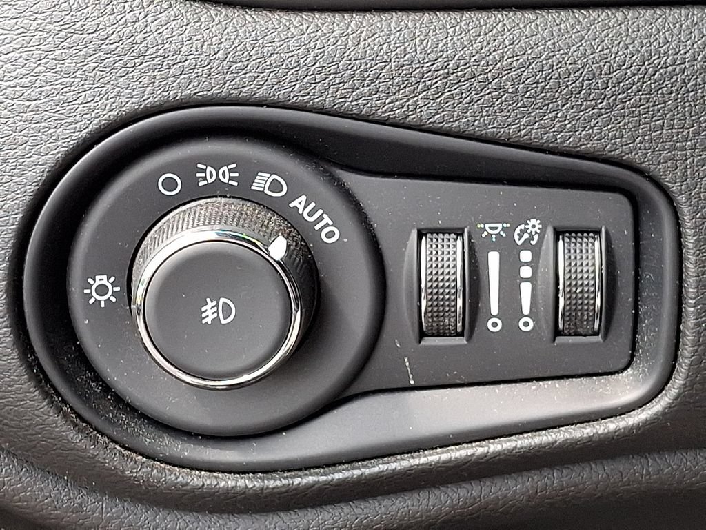 Used 2022 Jeep Renegade Latitude AWD/4WD image 29