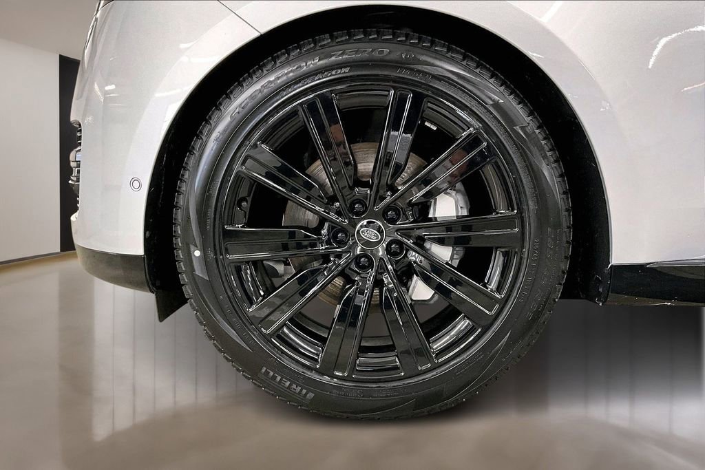 Certified 2023 Land Rover Range Rover SE image 32