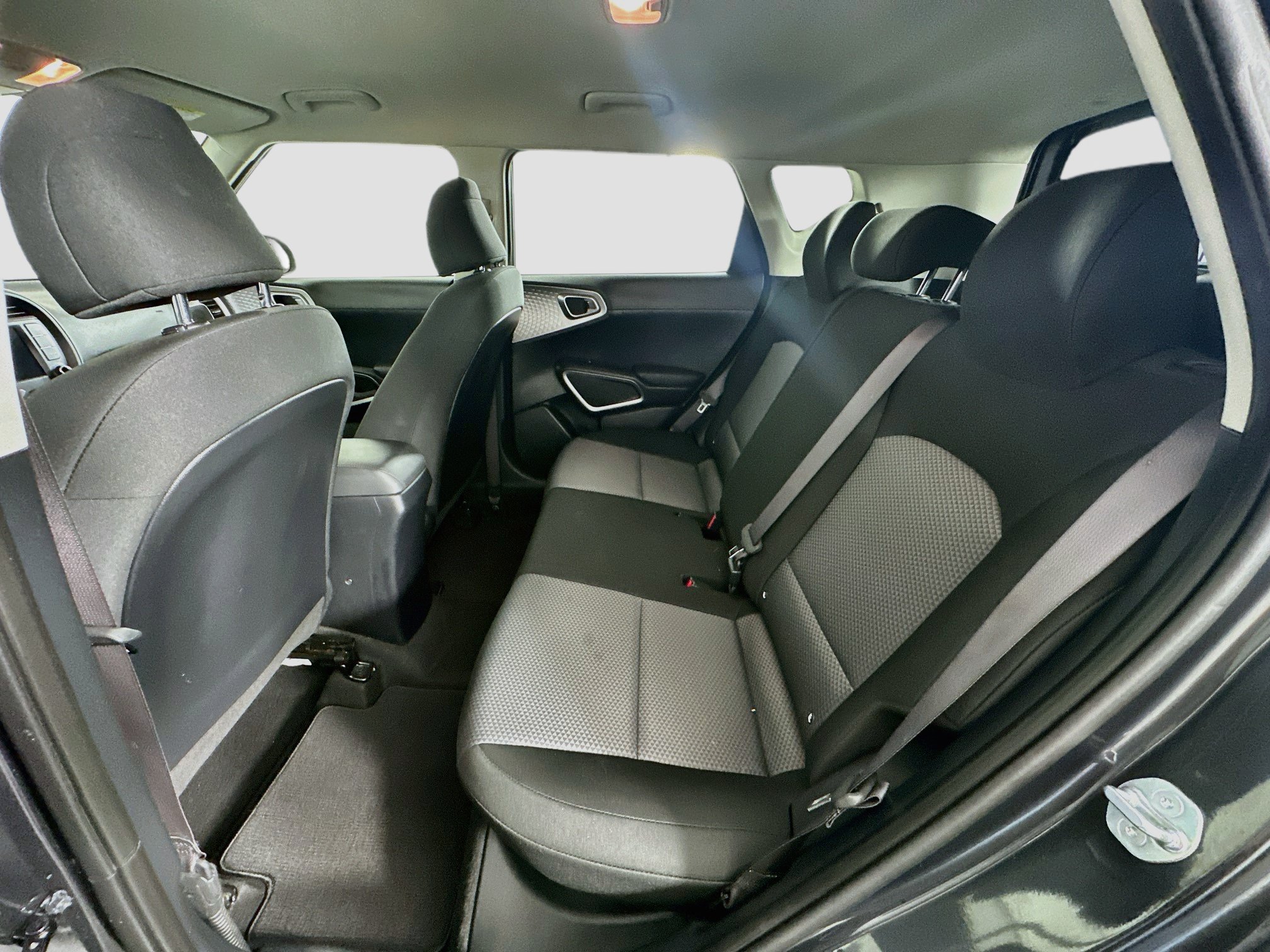 Used 2025 Kia Soul LX w/ LX Technology Package FWD image 26