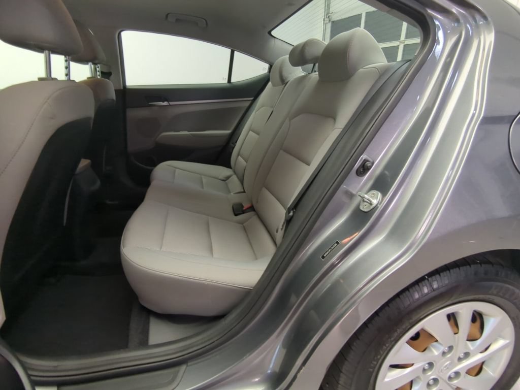 Used 2018 Hyundai Elantra SE FWD image 25