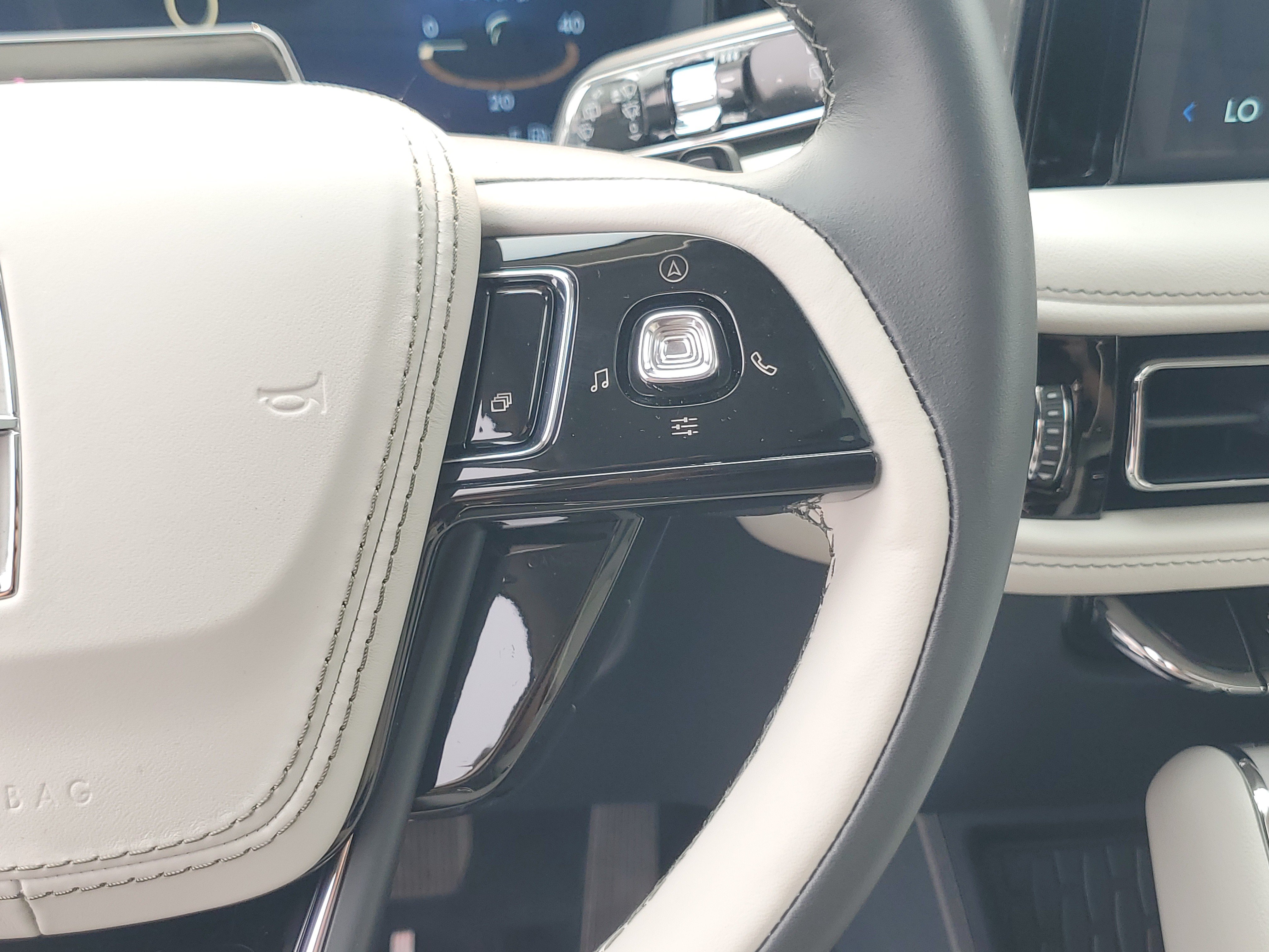 New 2026 Lincoln Aviator Reserve AWD/4WD image 17