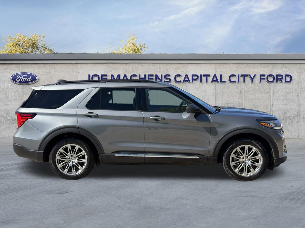 Used 2025 Ford Explorer Active w/ Active Comfort Package image 3