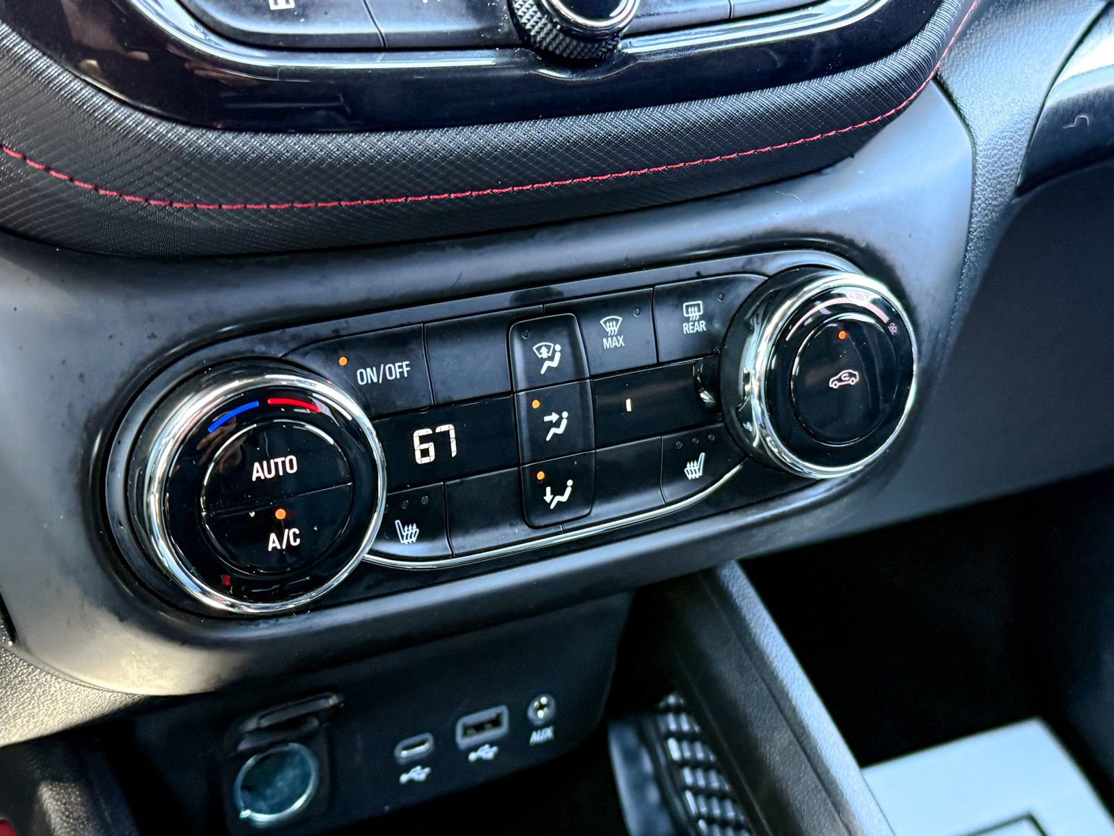 Used 2023 Chevrolet TrailBlazer RS w/ Sun and Liftgate Package image 23