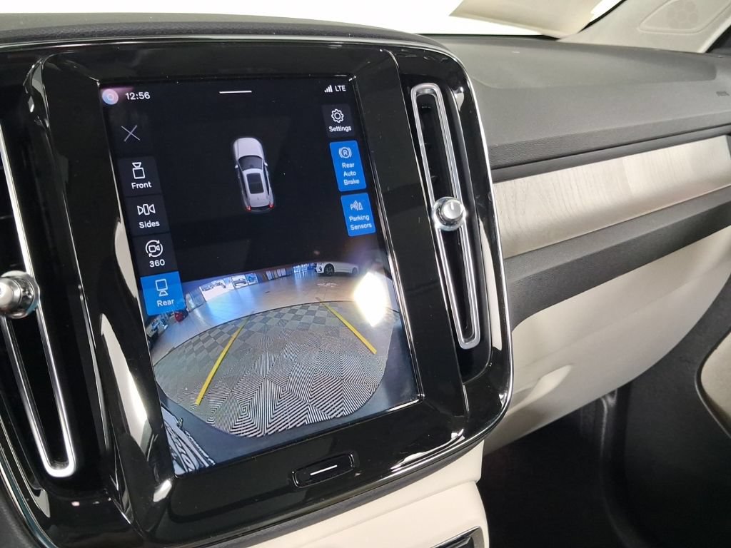 Certified 2023 Volvo XC40 B5 Ultimate w/ Climate Package AWD/4WD image 28
