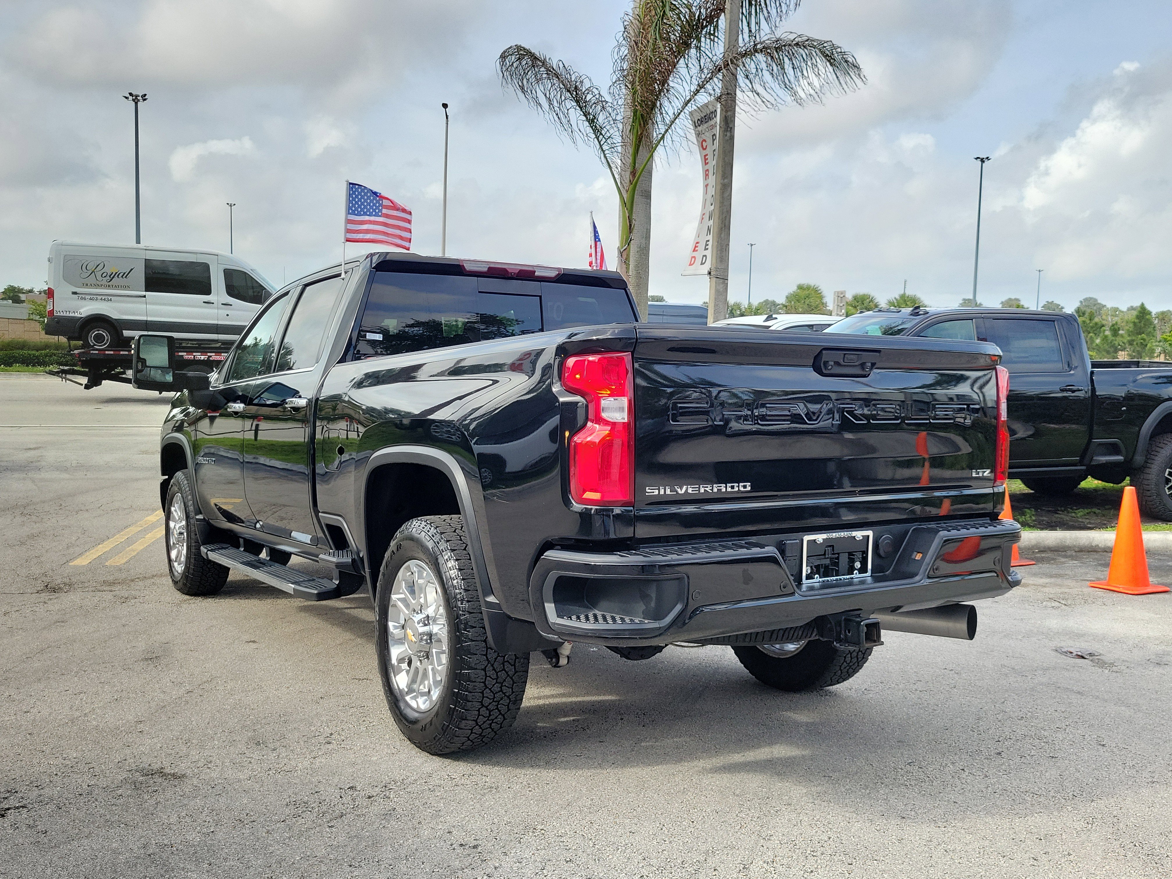 Used 2024 Chevrolet Silverado 2500 LTZ w/ LTZ Plus Package image 7