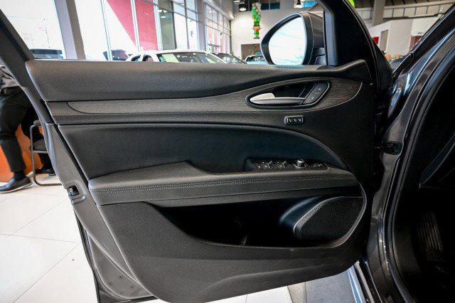 Used 2022 Alfa Romeo Stelvio Ti image 18