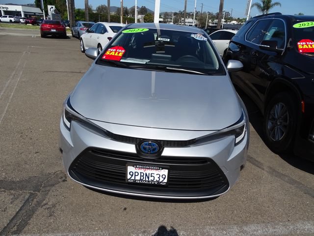 Used 2024 Toyota Corolla LE FWD image 6