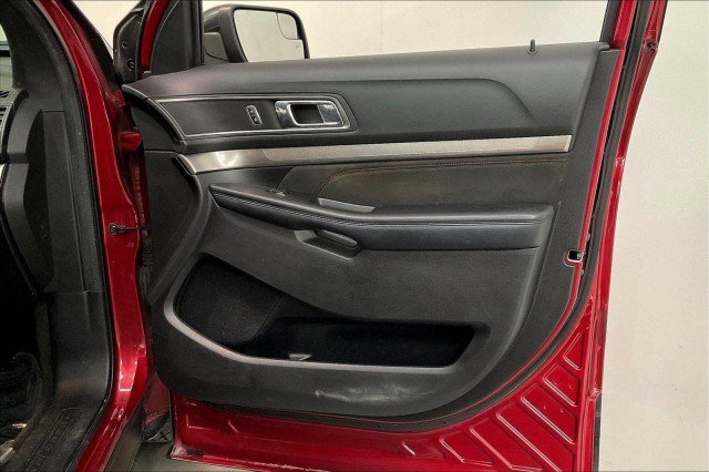 Used 2018 Ford Explorer XLT w/ Equipment Group 202A image 23