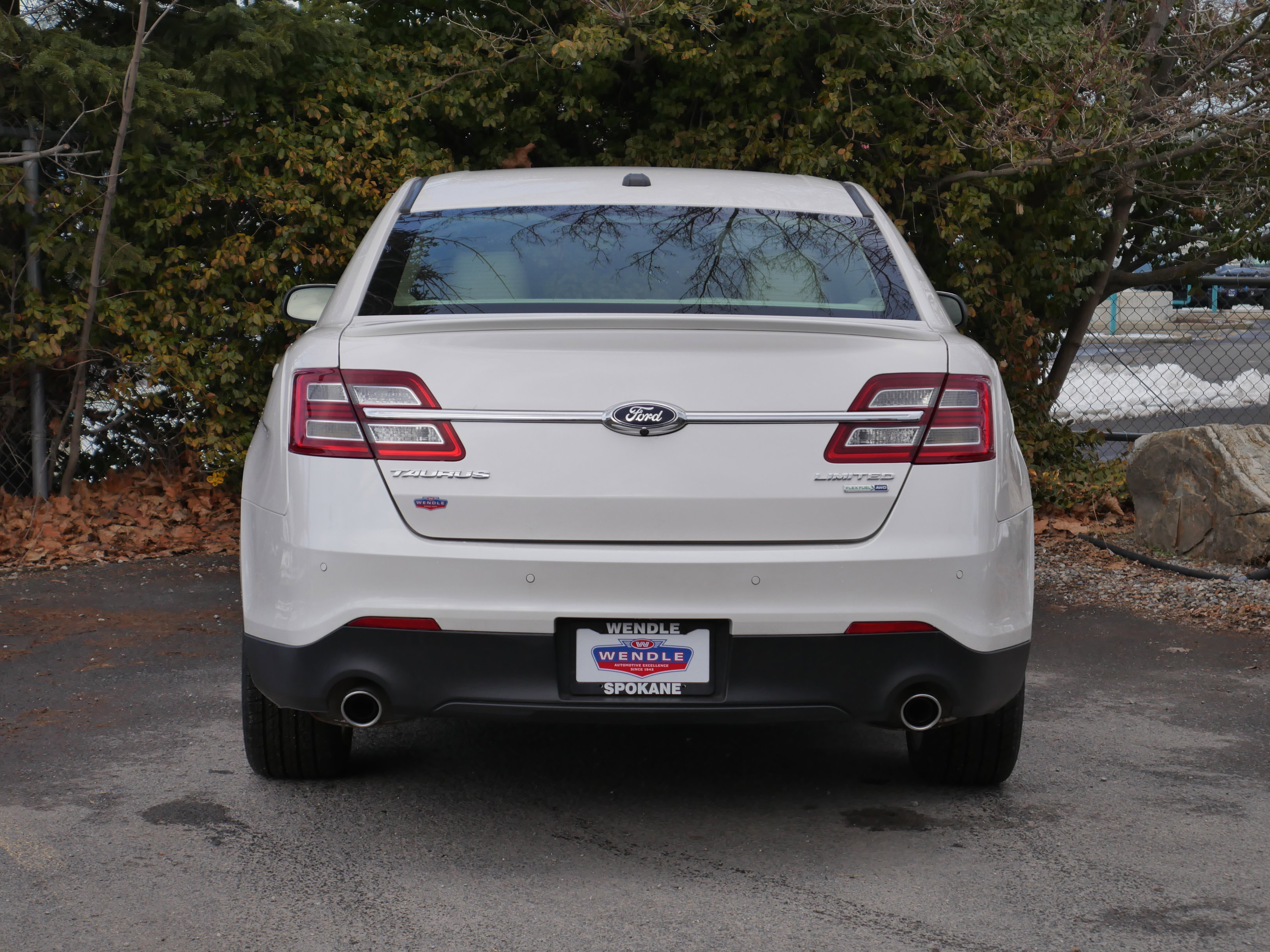 Used 2017 Ford Taurus Limited image 24