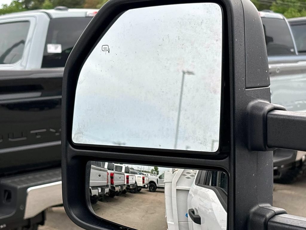 Used 2024 Ford F550 4x4 Regular Cab Super Duty image 30