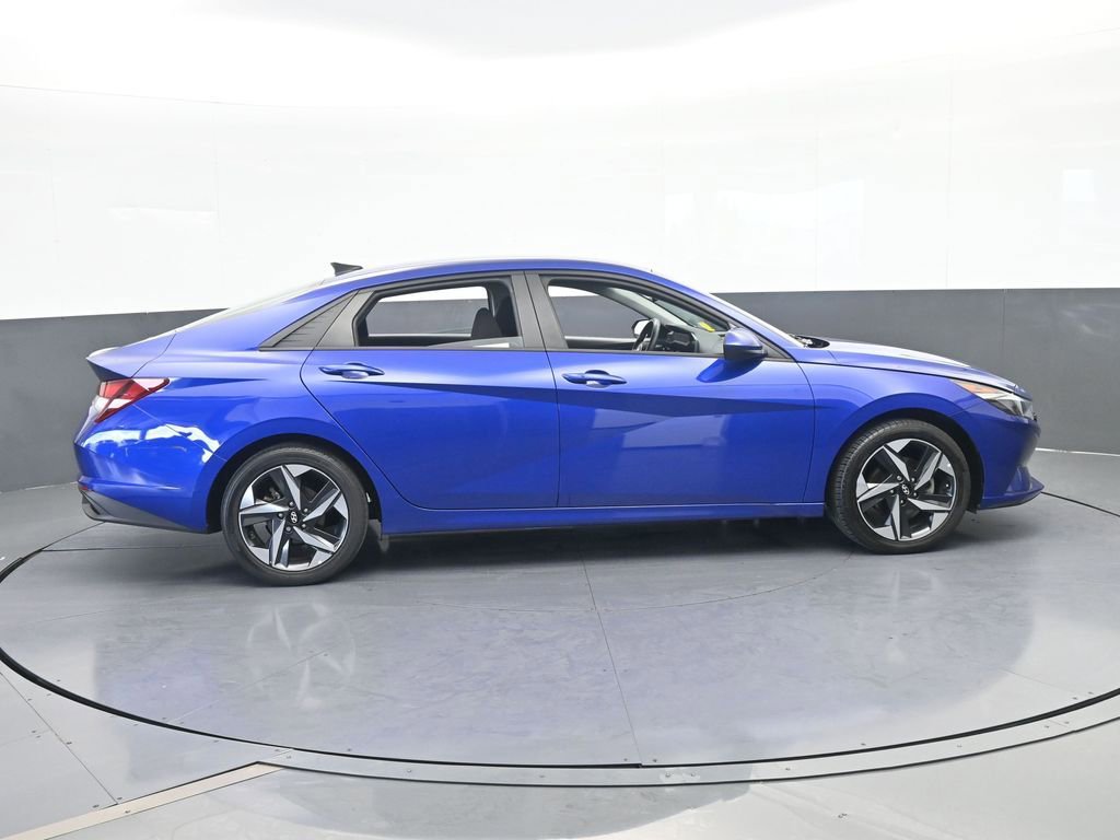 Used 2023 Hyundai Elantra SEL w/ Convenience Package FWD image 9