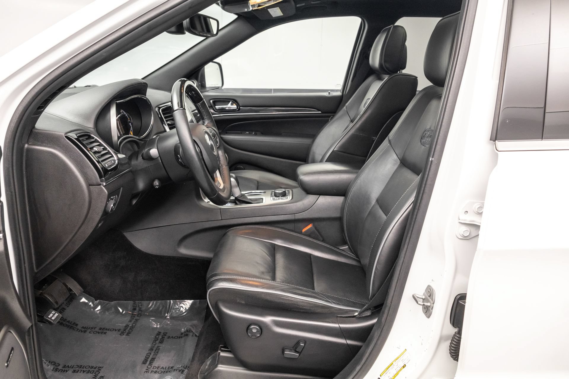 Used 2019 Jeep Grand Cherokee Overland AWD/4WD image 6