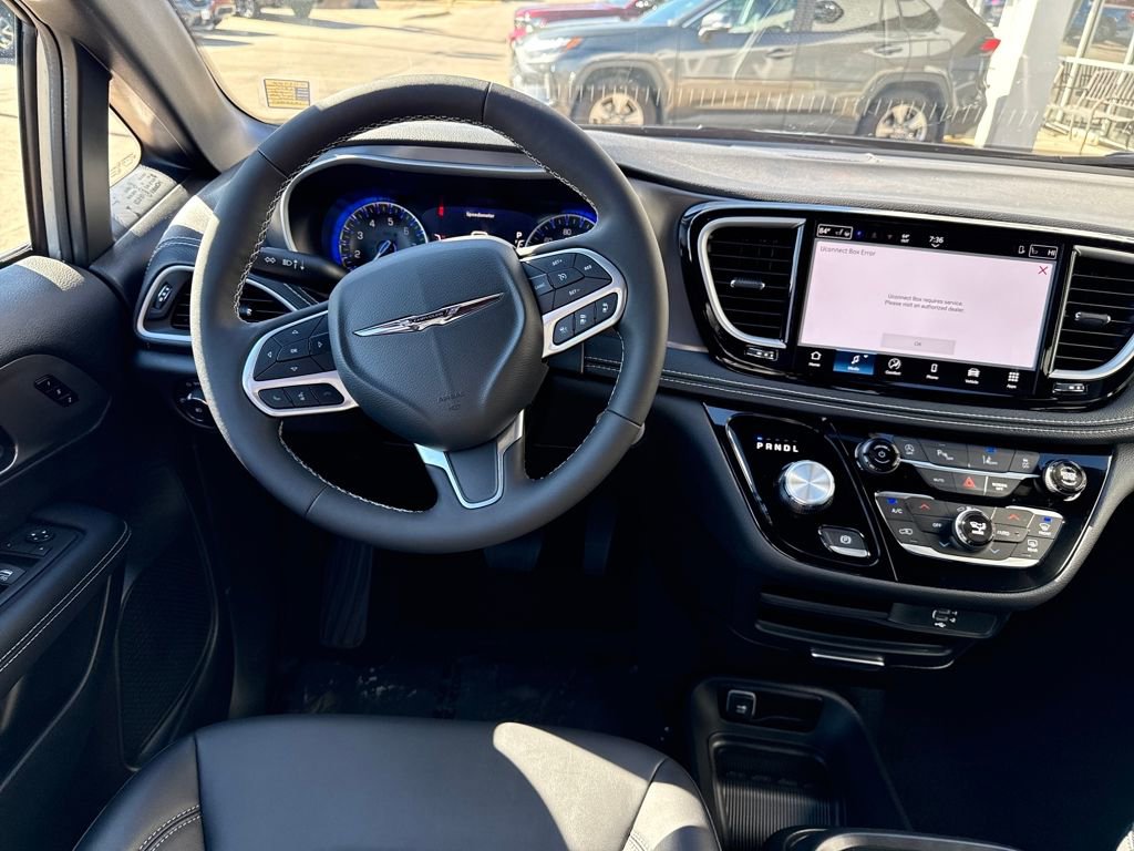 New 2026 Chrysler Pacifica Select image 15