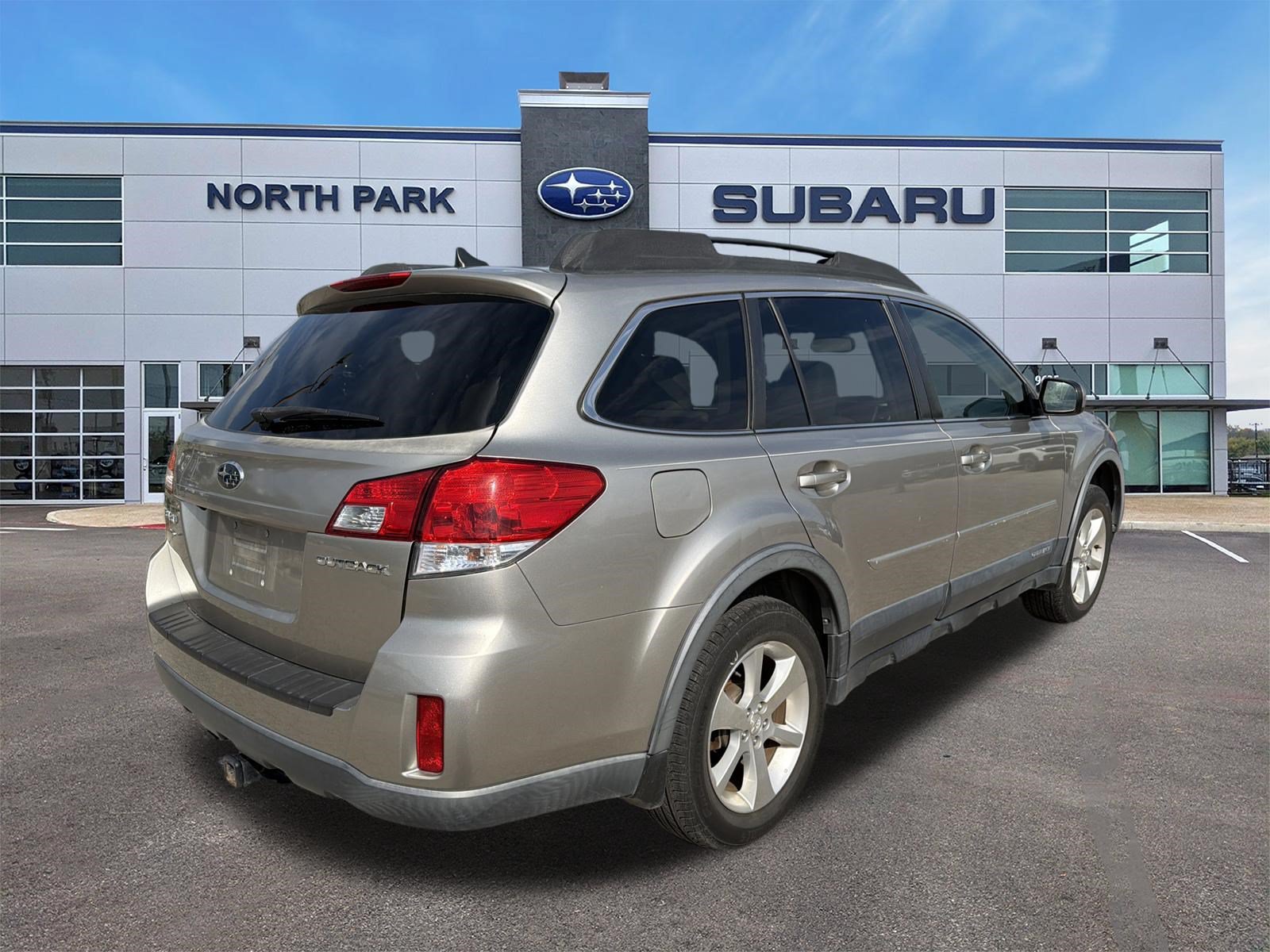Used 2014 Subaru Outback 2.5i Limited w/ Moonroof Package AWD/4WD image 3