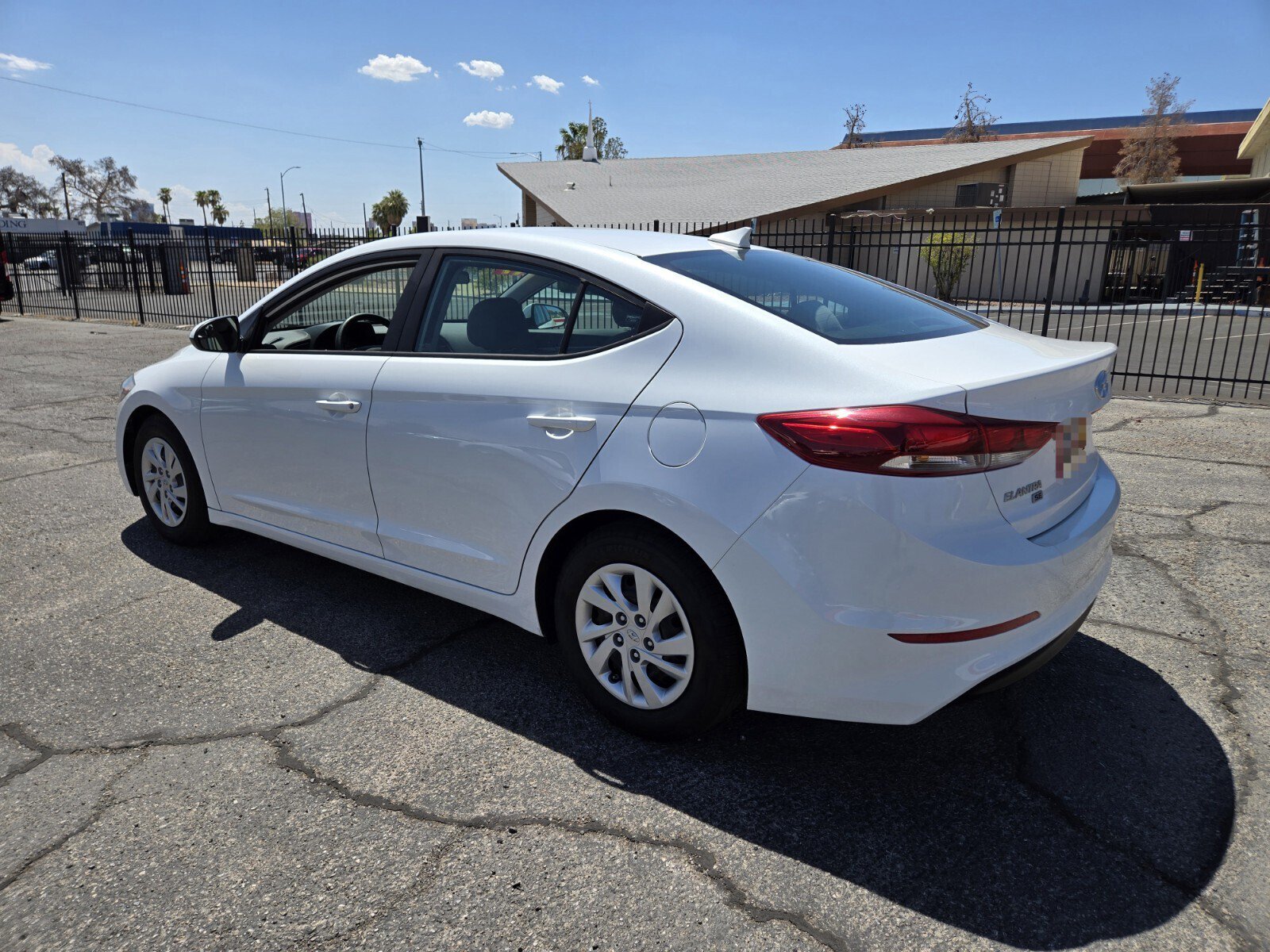 Used 2017 Hyundai Elantra SE FWD image 3