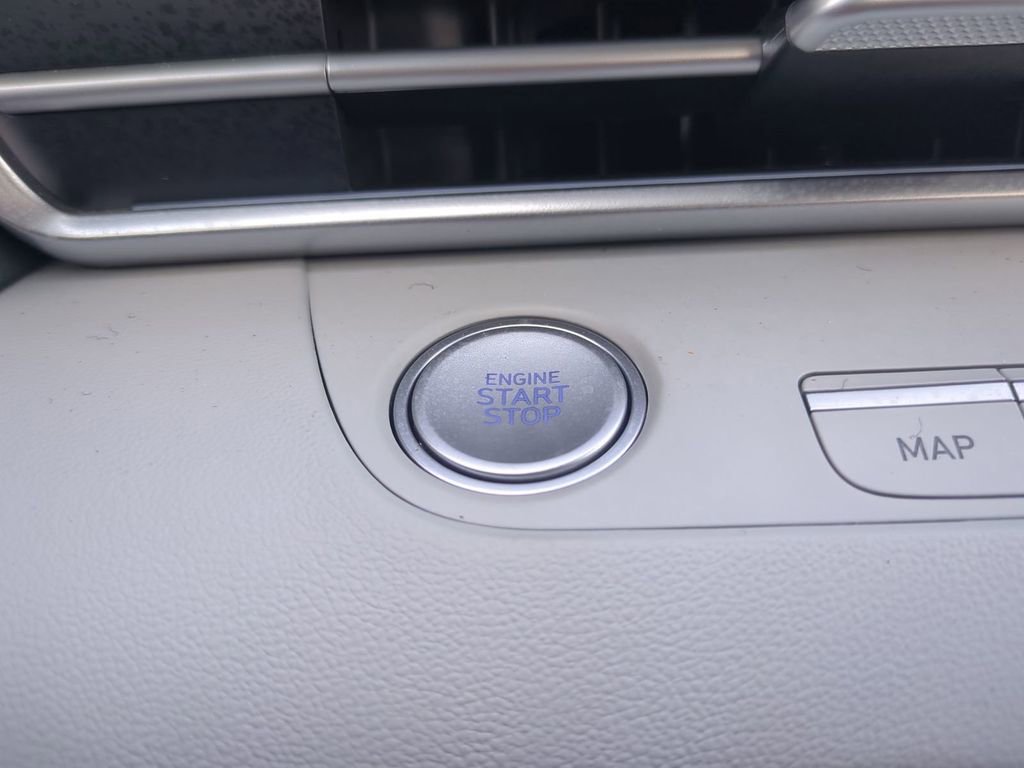 Certified 2024 Hyundai Elantra Limited FWD image 37