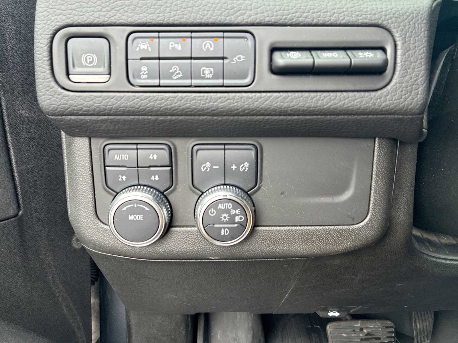 Certified 2022 GMC Yukon Denali image 18