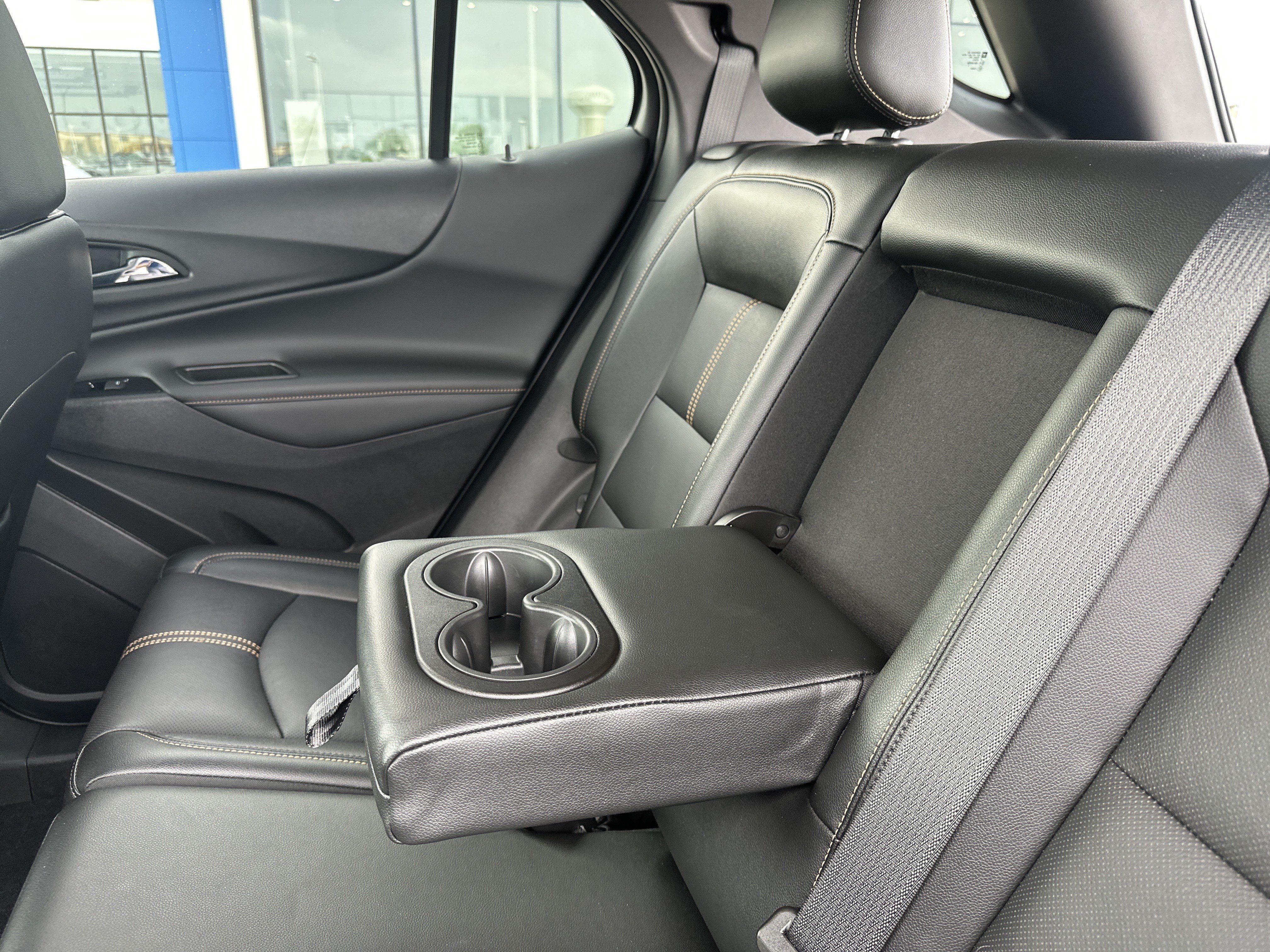 Used 2024 Chevrolet Equinox Premier FWD image 31