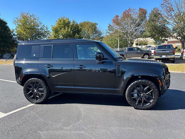 Used 2023 Land Rover Defender 110 X-Dynamic SE image 2