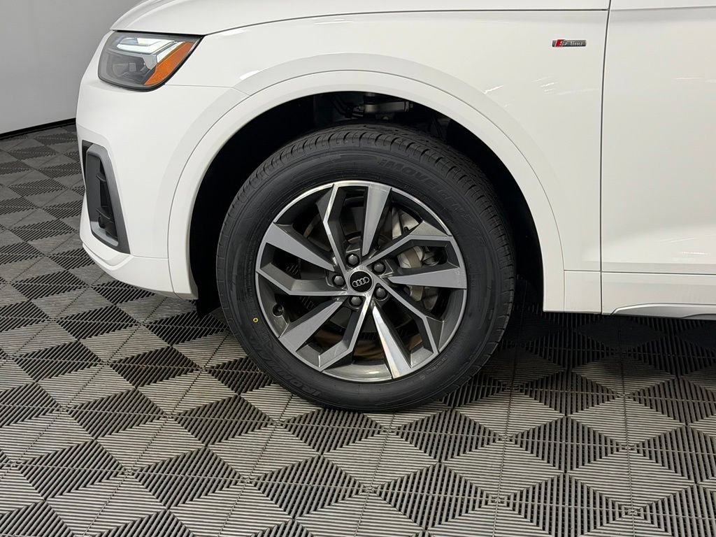 Used 2023 Audi Q5 2.0T Premium Plus w/ Premium Plus Package AWD/4WD image 12