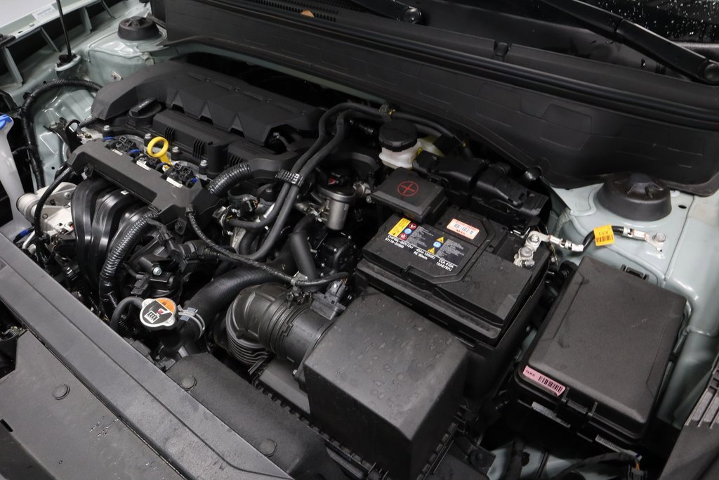 Certified 2025 Hyundai Venue SEL image 12