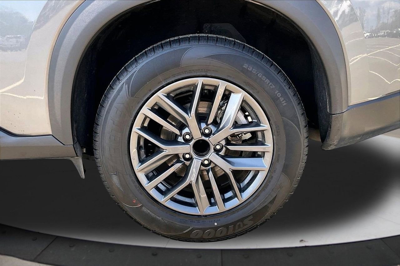 Used 2024 Nissan Rogue S image 35