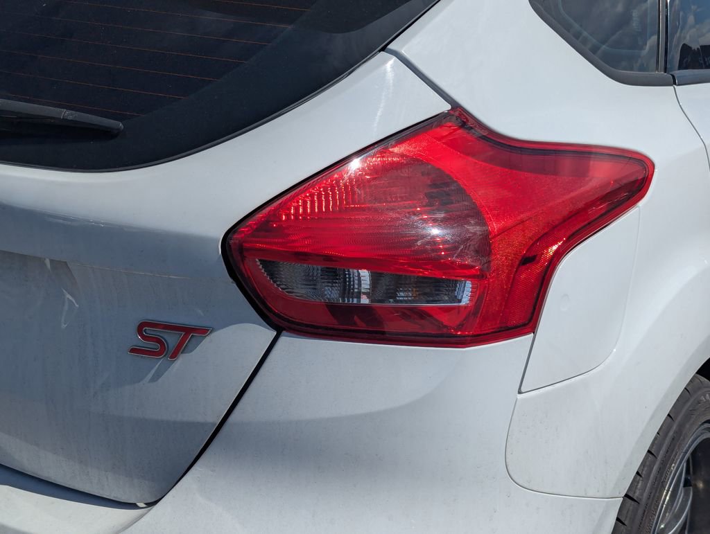 Used 2018 Ford Focus ST FWD image 5