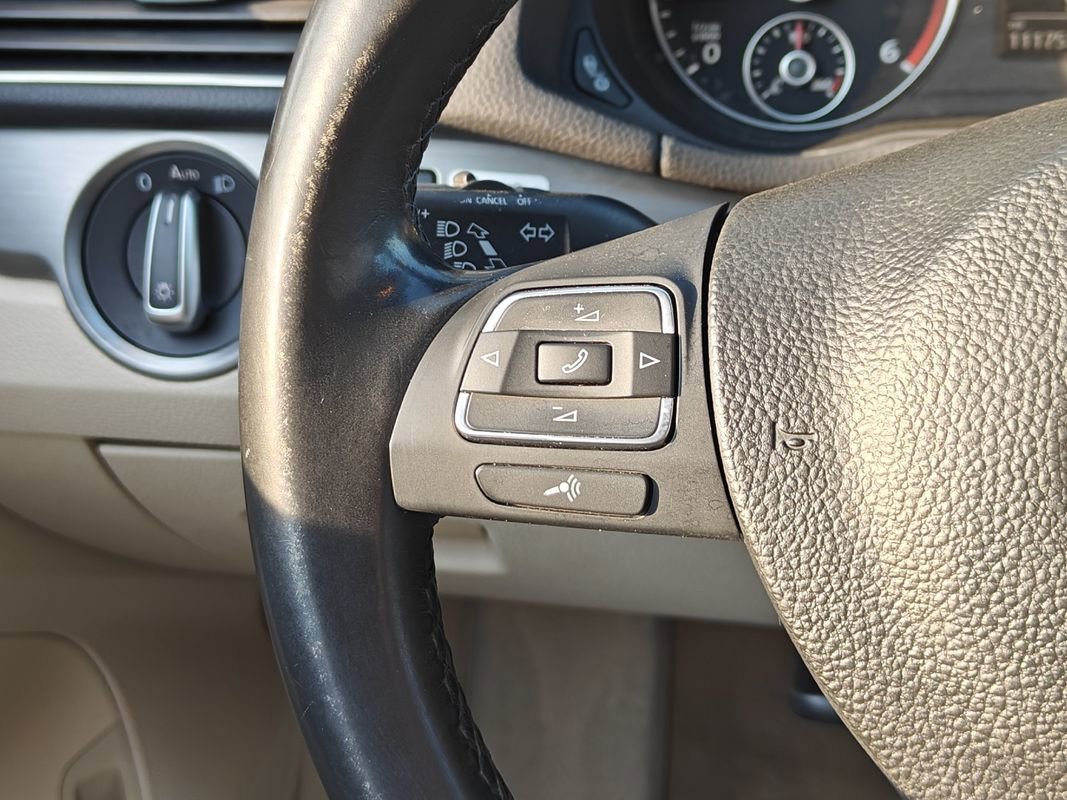 Used 2015 Volkswagen Passat TDI SE image 17