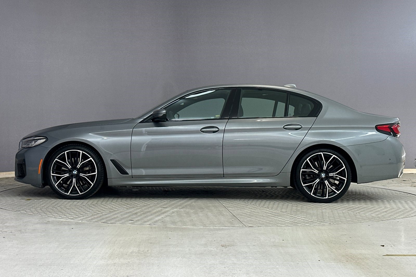 Certified 2023 BMW 540i w/ M Sport Package image 2