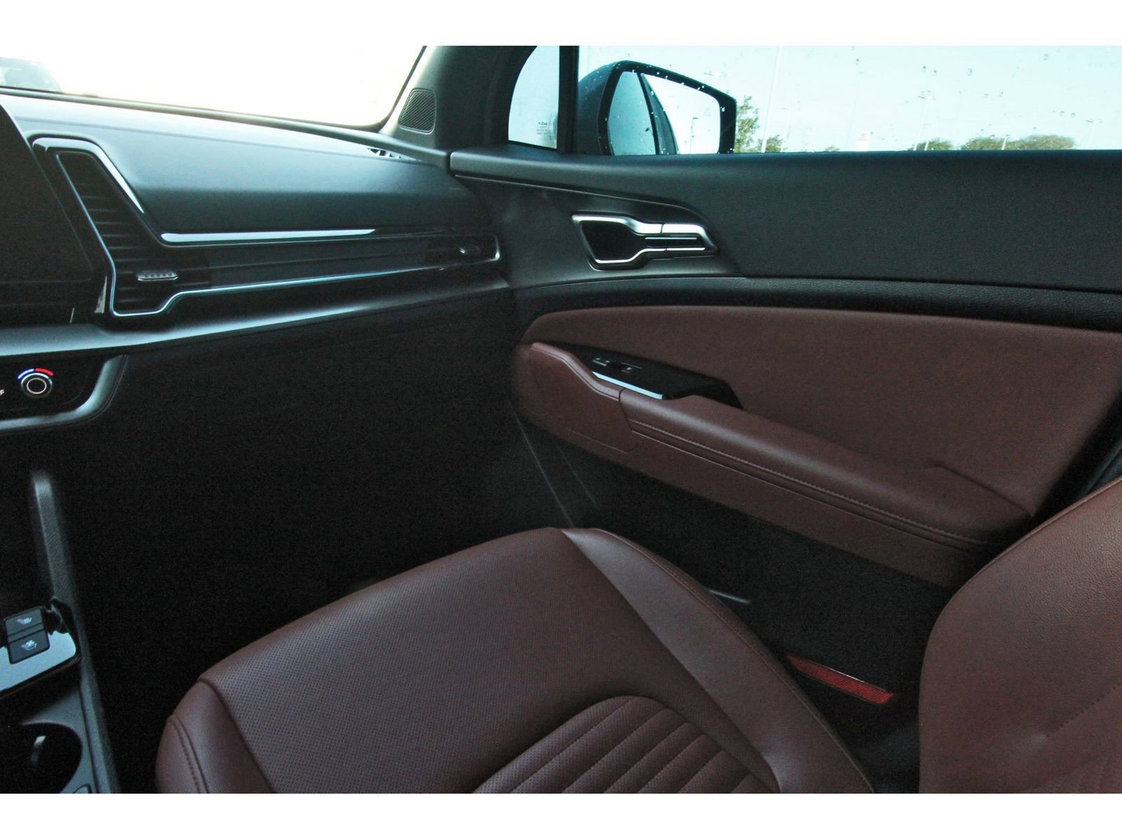 Used 2025 Kia Sportage SX image 13