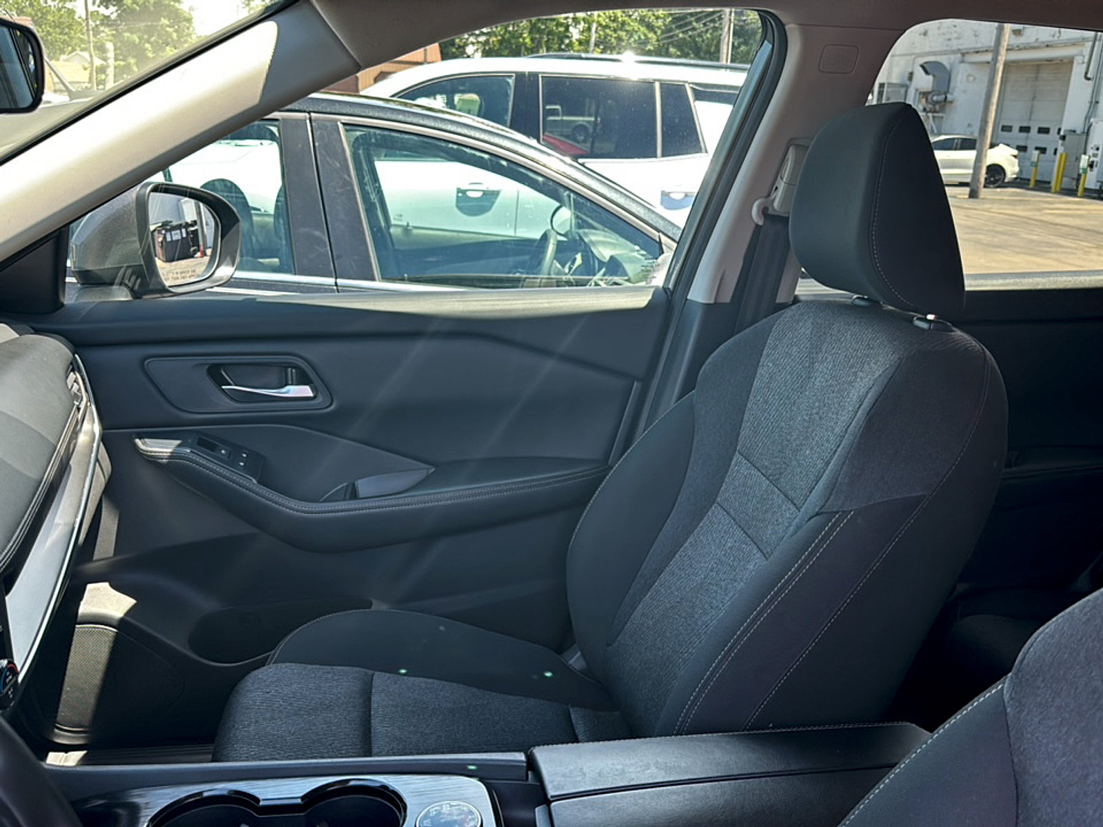 Used 2025 Nissan Rogue SV AWD/4WD image 6