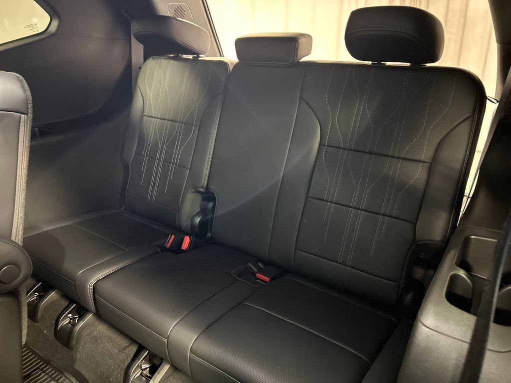 New 2027 Buick Enclave Avenir w/ LPO, Floor Liner Package FWD image 23