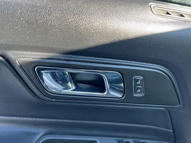 Used 2016 Ford Mustang Premium image 31