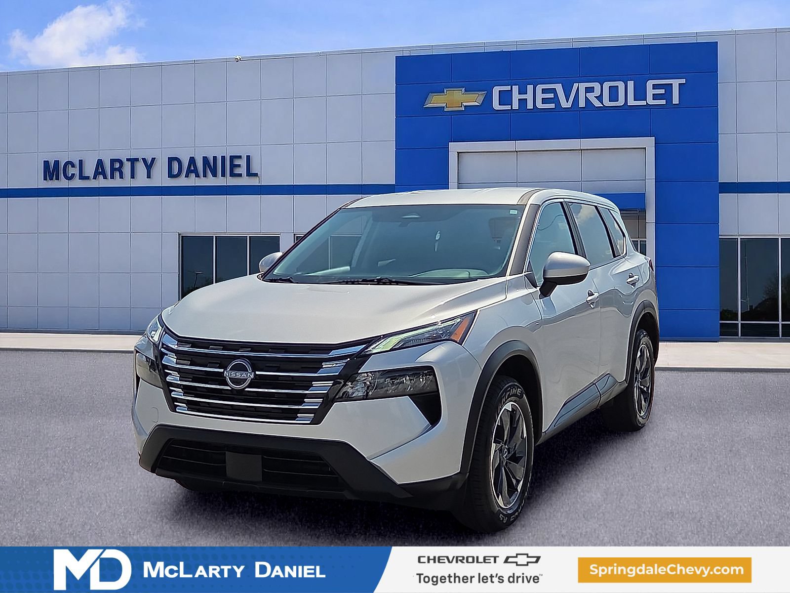 Used 2025 Nissan Rogue SV FWD image 2
