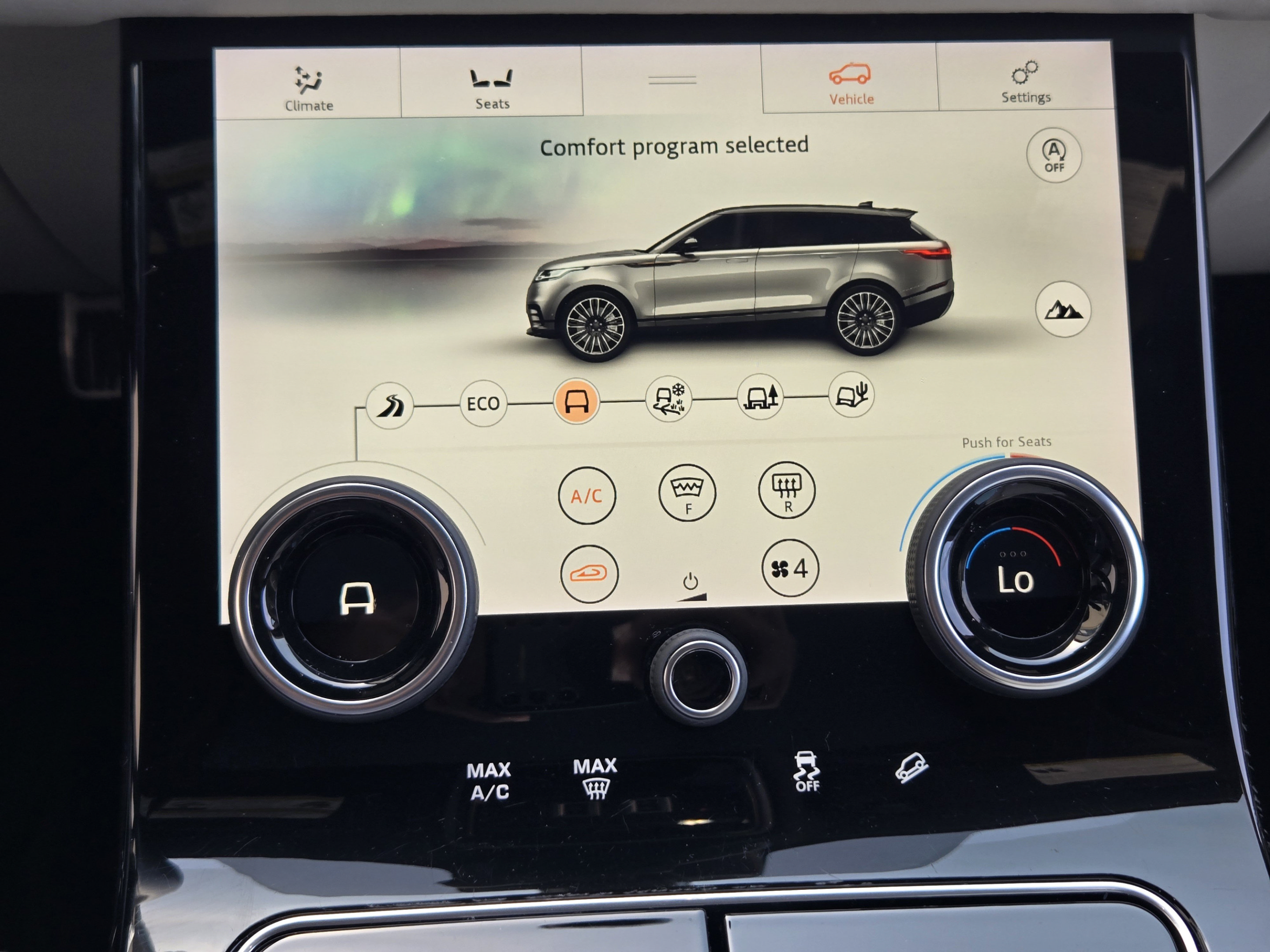 Used 2018 Land Rover Range Rover Velar R-Dynamic SE AWD/4WD image 17