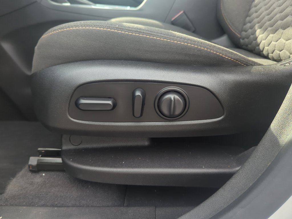 Certified 2019 Chevrolet Equinox LT w/ LPO, Floor Liner Package AWD/4WD image 19