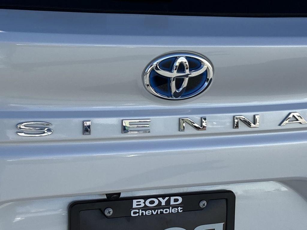 Used 2024 Toyota Sienna Platinum image 34