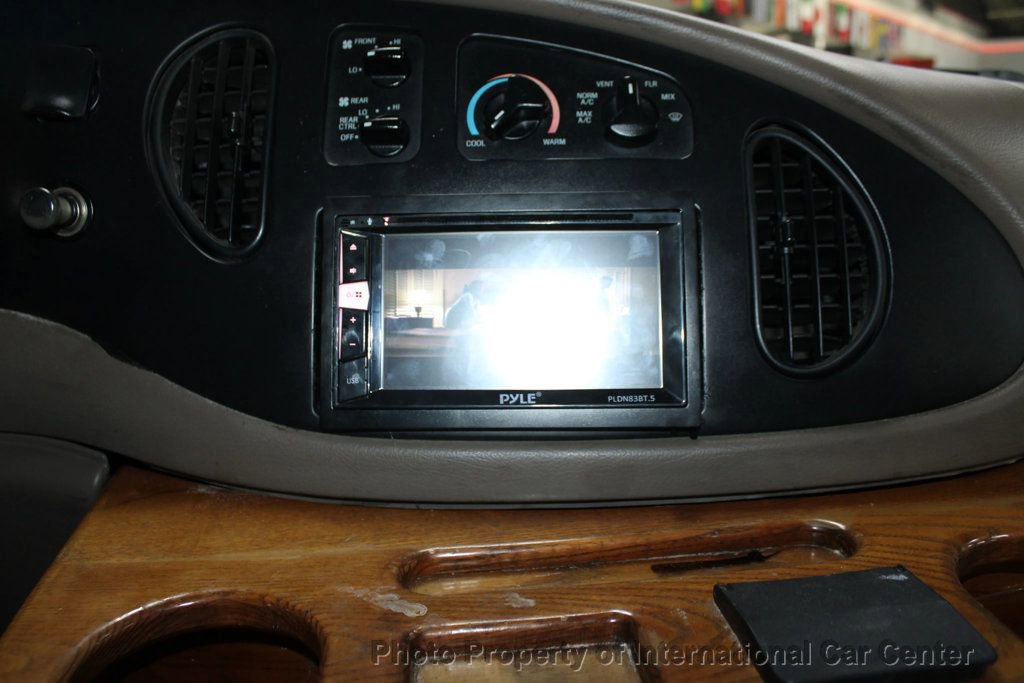 Used 2000 Ford E-150 and Econoline 150 image 14