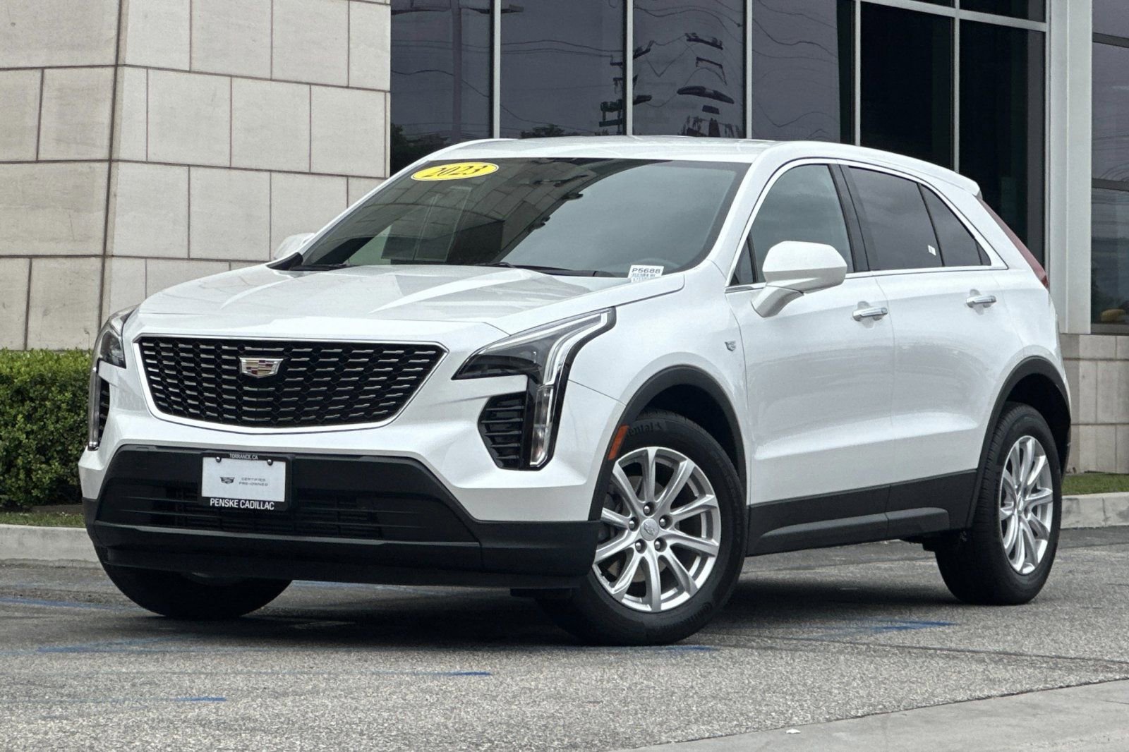 Used 2023 Cadillac XT4 Luxury w/ Cold Weather Package image 8