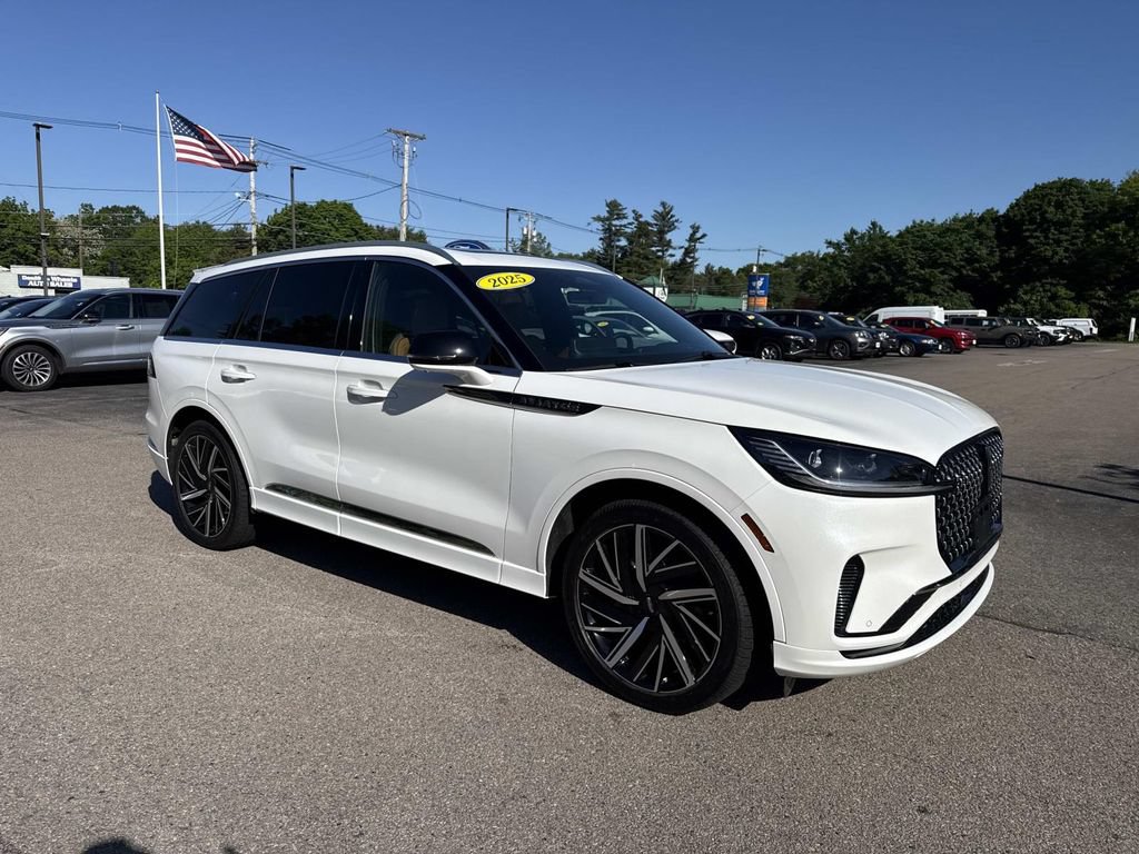 Used 2025 Lincoln Aviator Black Label AWD/4WD image 9