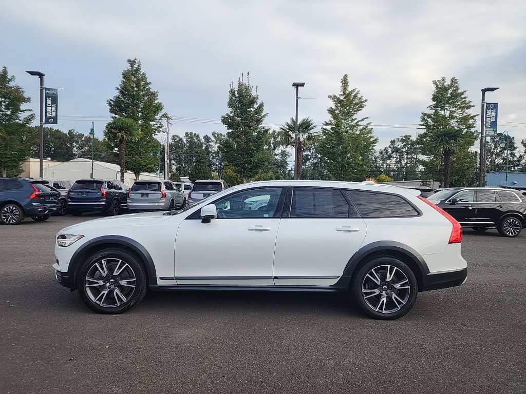 Used 2017 Volvo V90 T6 Cross Country AWD/4WD image 2