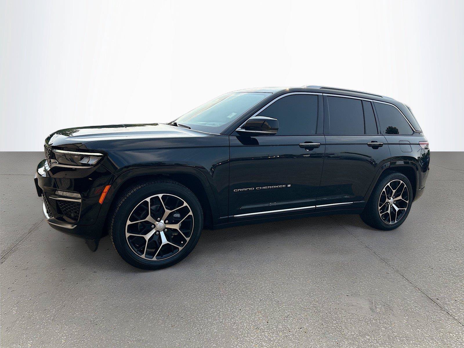 Used 2023 Jeep Grand Cherokee Summit AWD/4WD image 8