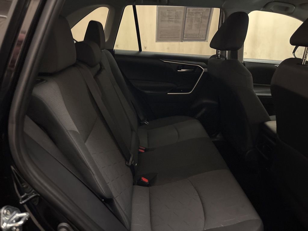Used 2025 Toyota RAV4 XLE AWD/4WD image 23