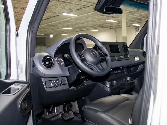 Used 2024 Mercedes-Benz Sprinter 2500 image 5