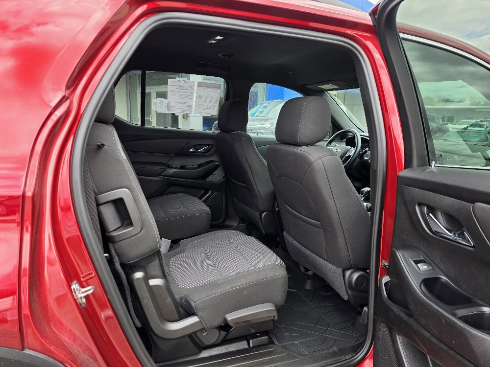 Used 2023 Chevrolet Traverse LT AWD/4WD image 11