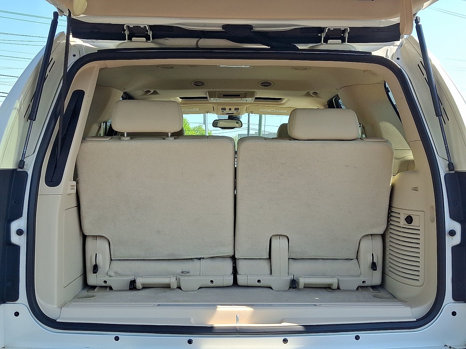 Used 2007 Cadillac Escalade AWD w/ Information Package image 28