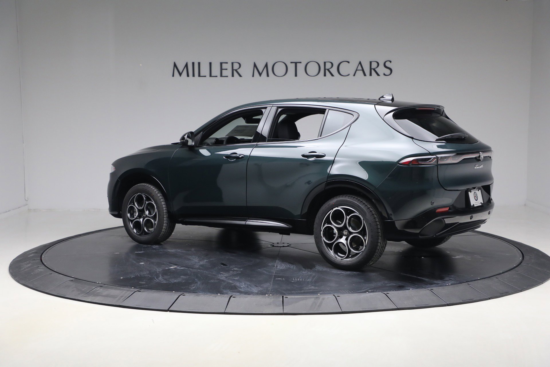 New 2026 Alfa Romeo Tonale Sprint w/ Black Premium Package AWD/4WD image 4
