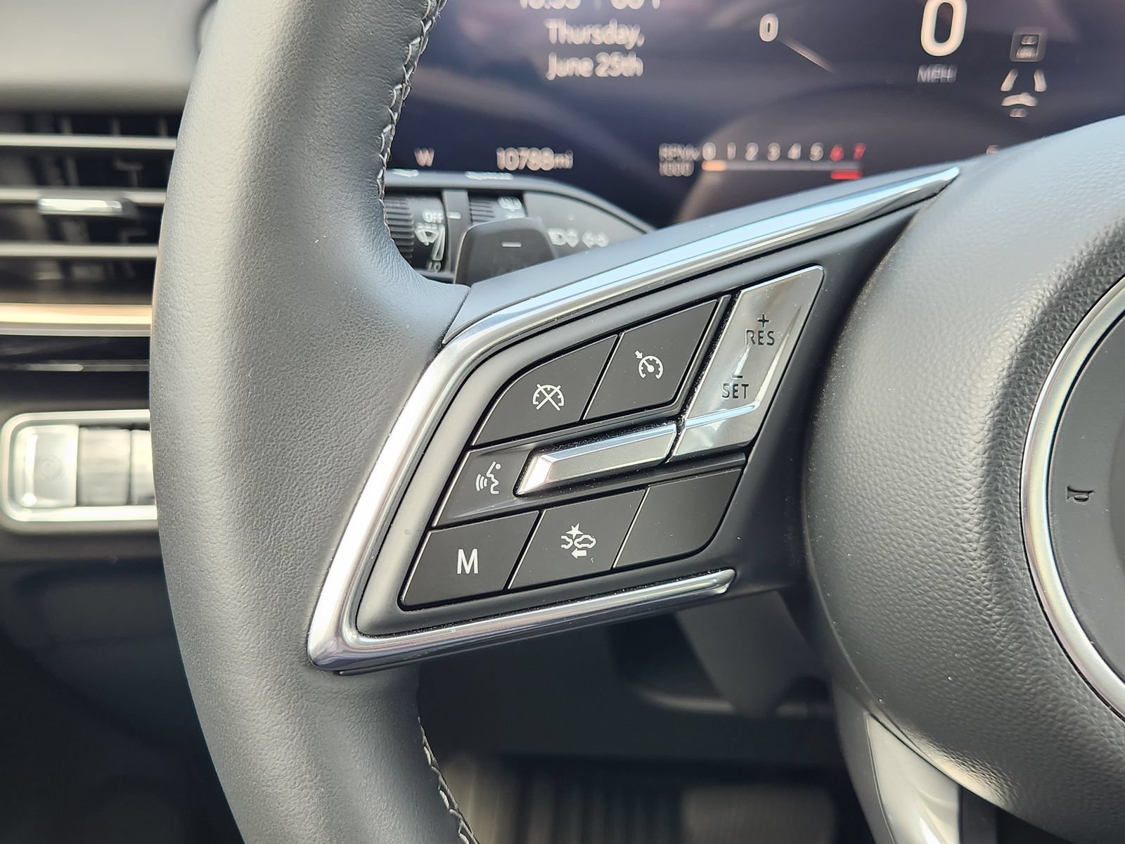 Used 2025 Buick Envision Avenir AWD/4WD image 32